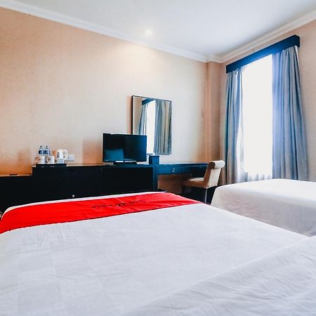Hotel Reddoorz Premium @Jalan Jendral Sudirman Palembang Exterior foto