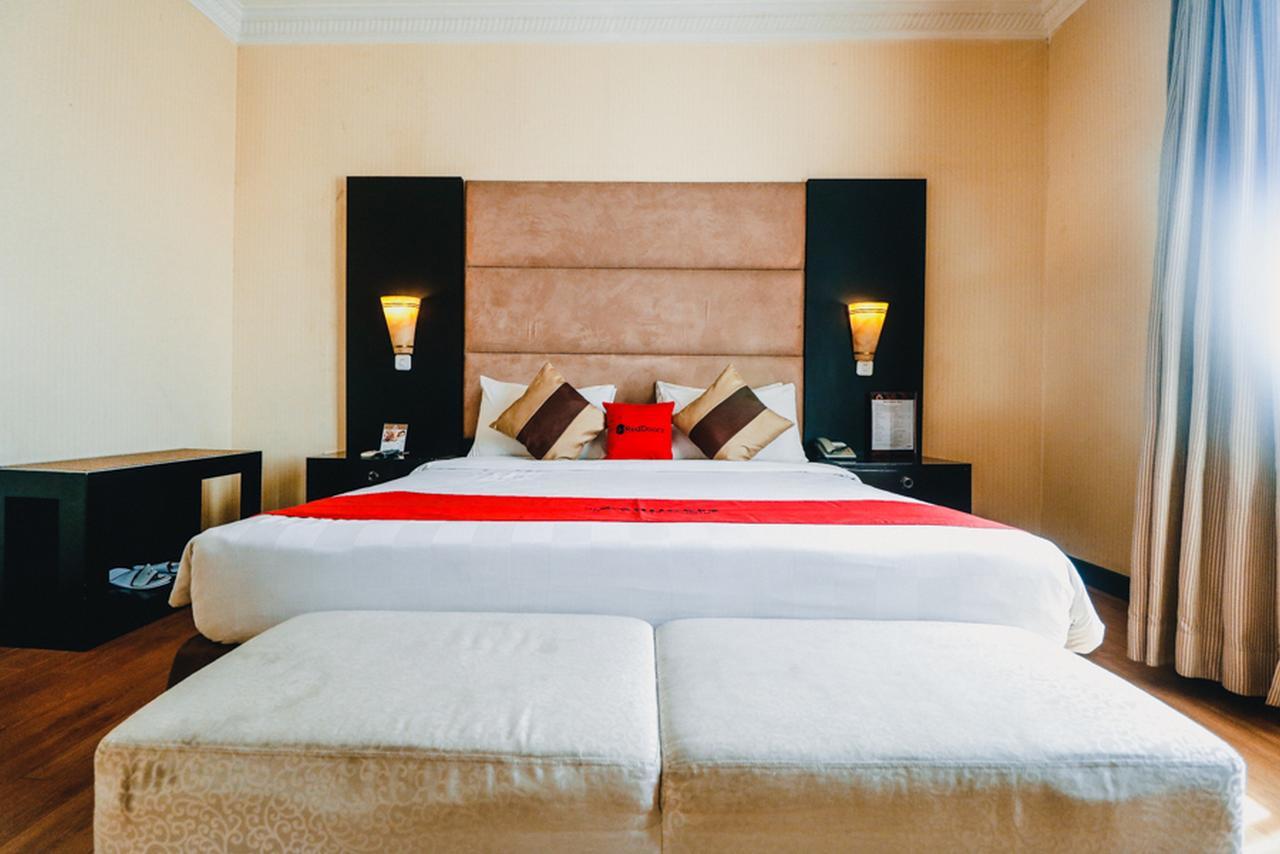 Hotel Reddoorz Premium @Jalan Jendral Sudirman Palembang Exterior foto