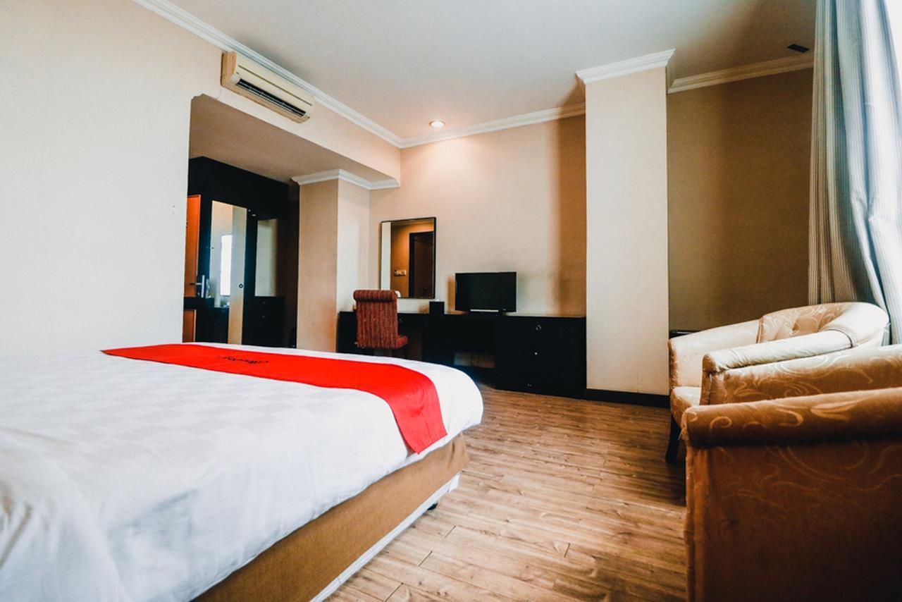 Hotel Reddoorz Premium @Jalan Jendral Sudirman Palembang Exterior foto
