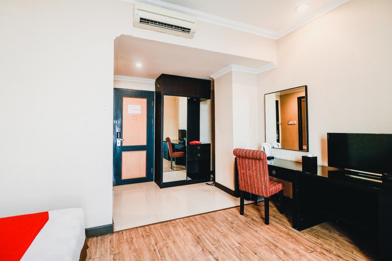 Hotel Reddoorz Premium @Jalan Jendral Sudirman Palembang Exterior foto